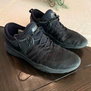 Women’s black Nikes size 8.5